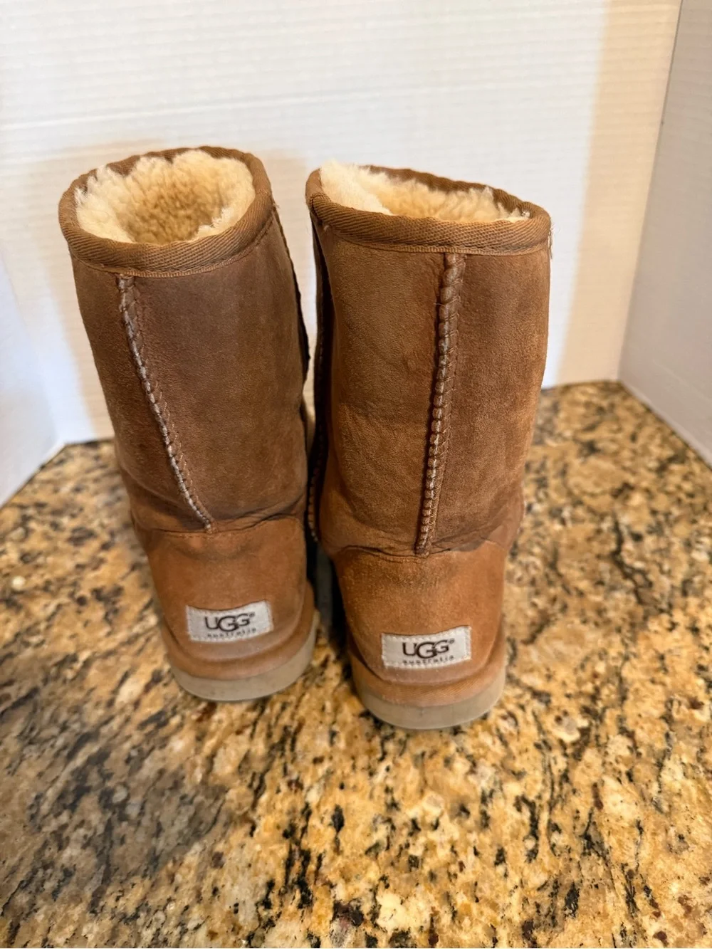 UGG Australia Classic Short Suede Sheepskin  leather Boots Tan Cedar  women’s 8